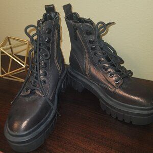 GUESS Chunky Combat Boots – Perfect Fall Staple - Size 6.5